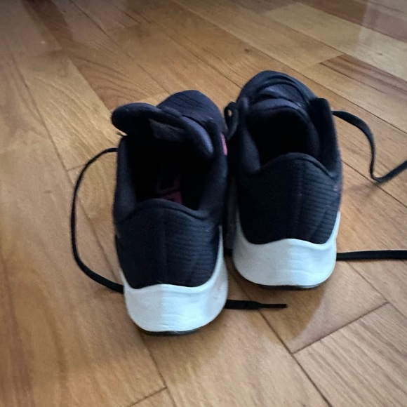 Nike Pegasus, gently used, size 8, charcoal gray in color - Picture 3 of 4